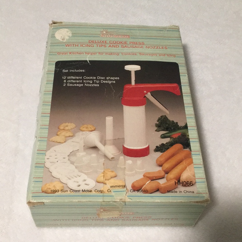 Sunward vintage deluxe cookie press with icing tips and sausage nozzles IOB